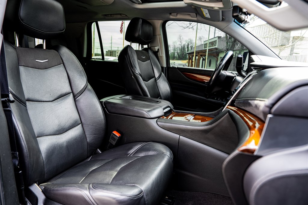 2020 Cadillac Escalade Luxury photo