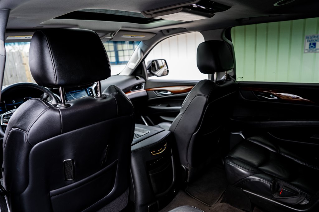 2020 Cadillac Escalade Luxury photo