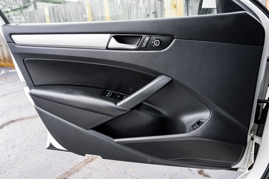 2014 Volkswagen Passat S PZEV photo