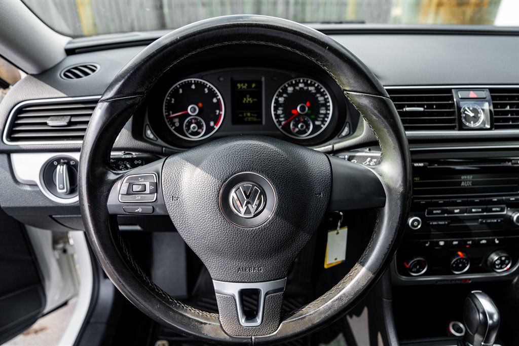 2014 Volkswagen Passat S PZEV photo