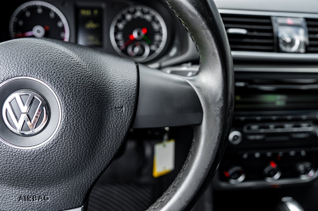 2014 Volkswagen Passat S PZEV photo