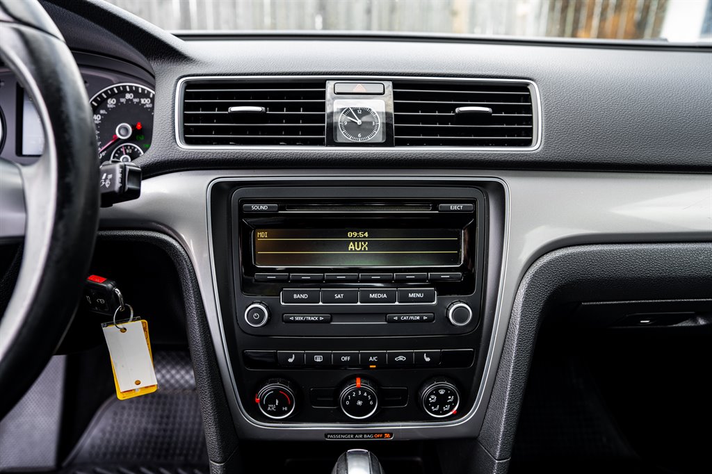 2014 Volkswagen Passat S PZEV photo