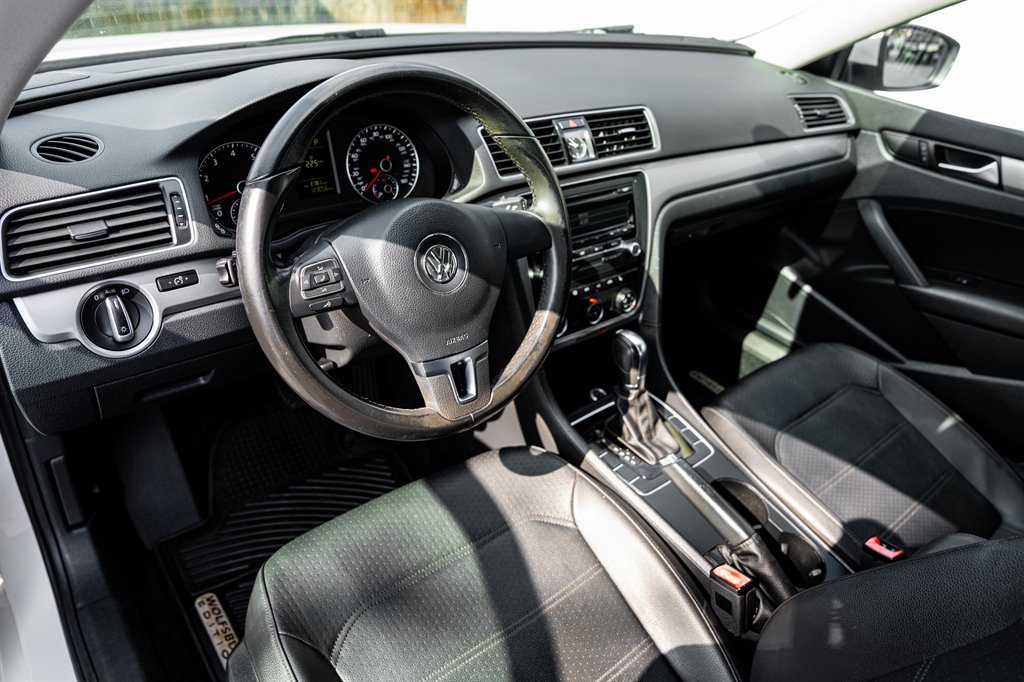 2014 Volkswagen Passat S PZEV photo
