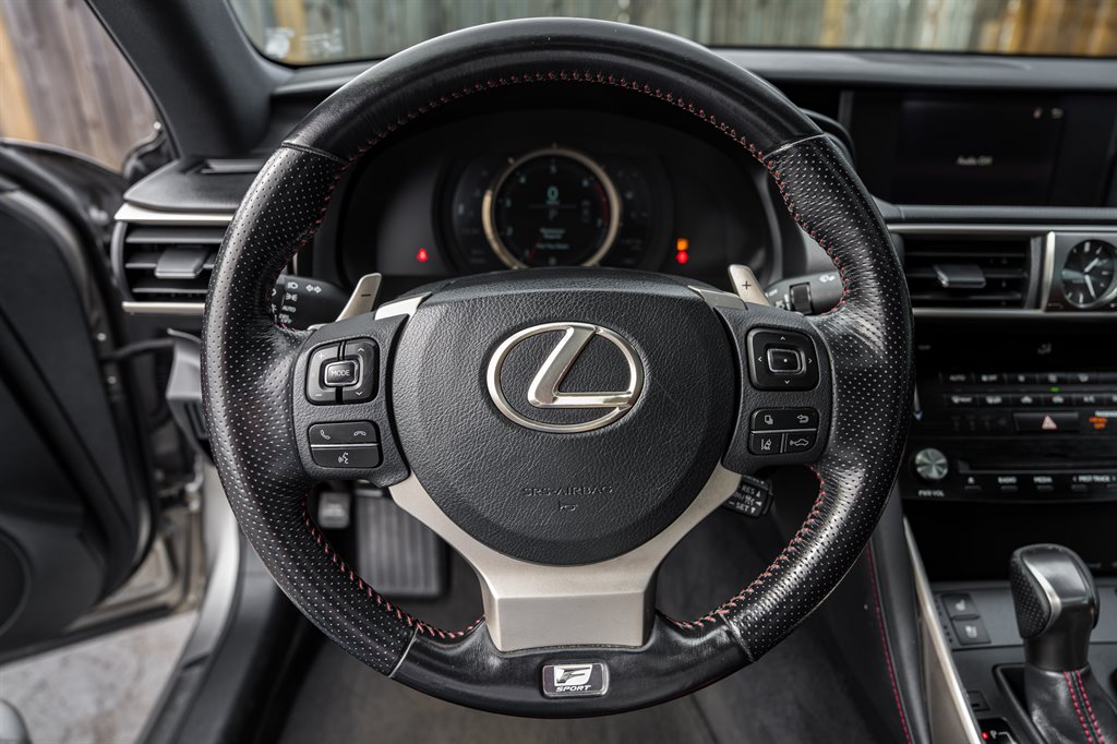 2017 Lexus IS 00t photo