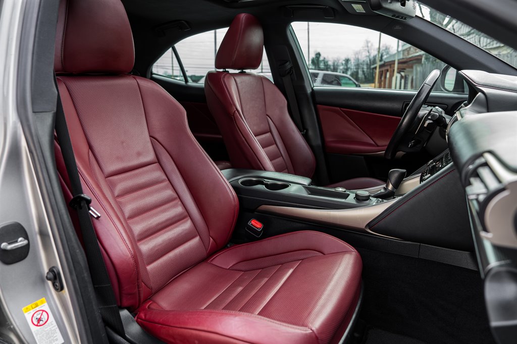 2017 Lexus IS 00t photo
