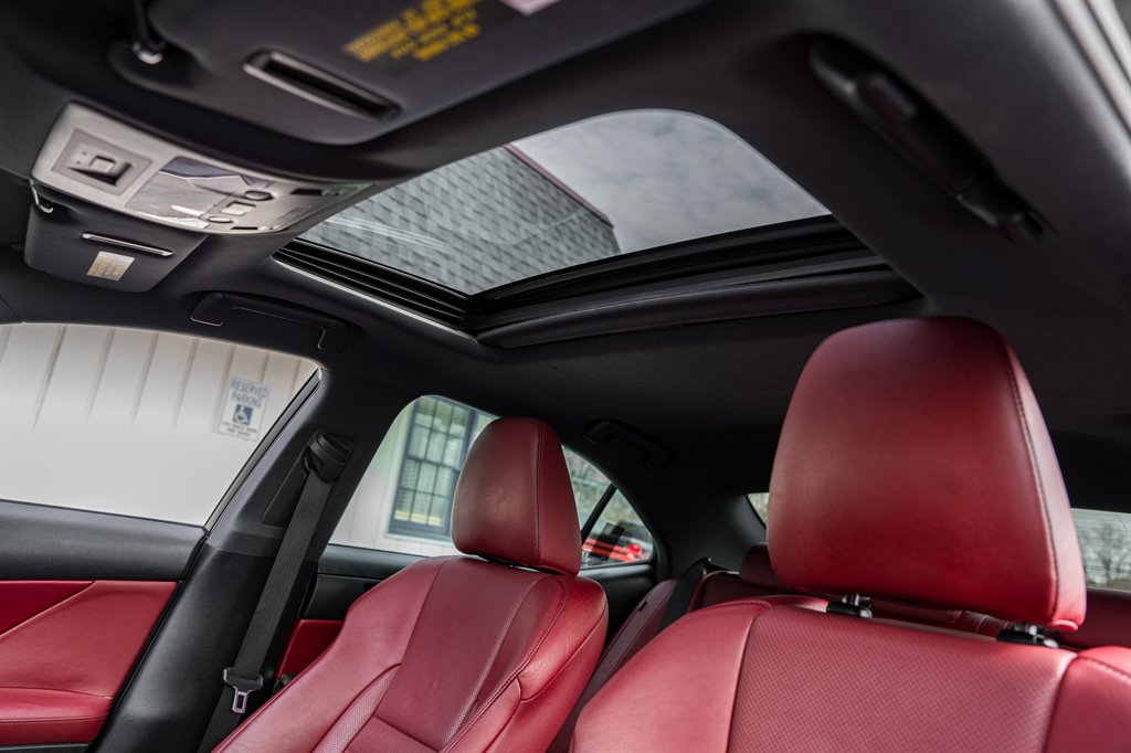 2017 Lexus IS 00t photo