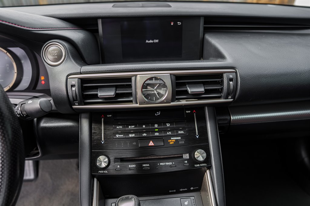 2017 Lexus IS 00t photo