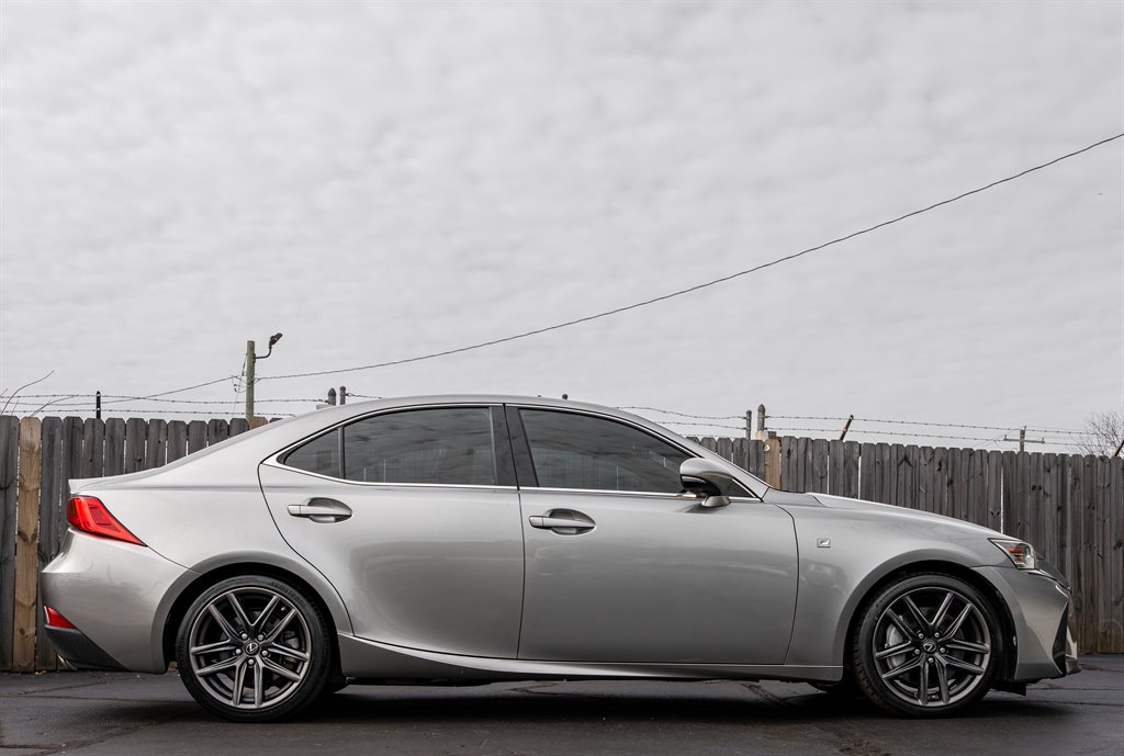 2017 Lexus IS 00t photo