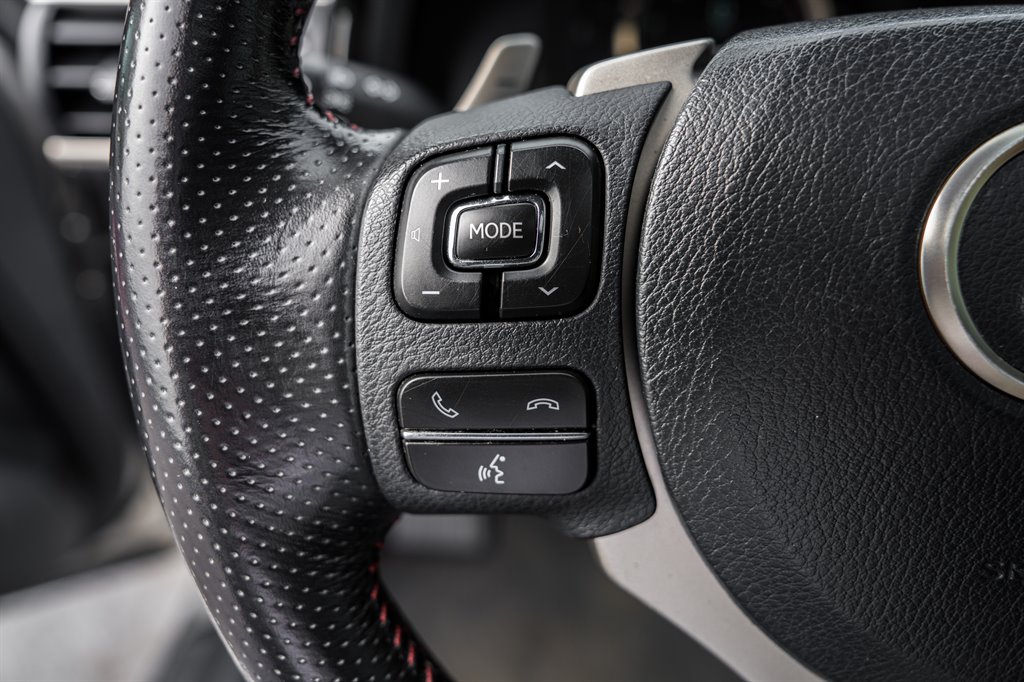 2017 Lexus IS 00t photo