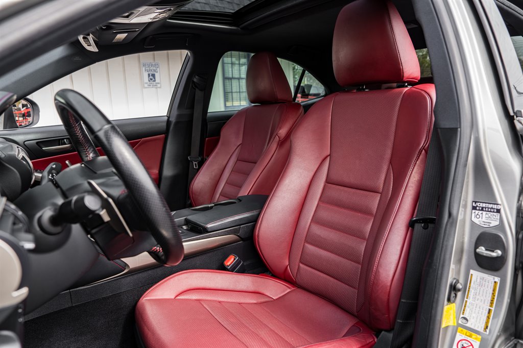 2017 Lexus IS 00t photo