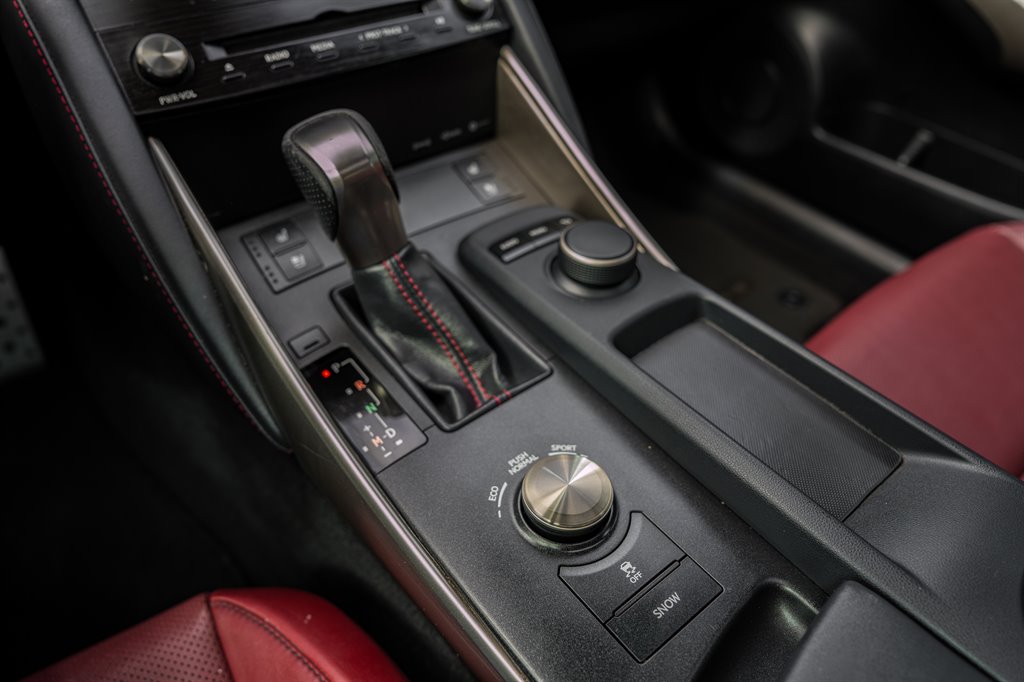2017 Lexus IS 00t photo