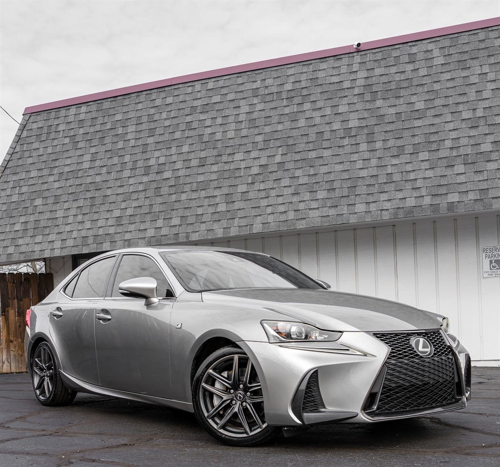 2017 Lexus IS 00t photo