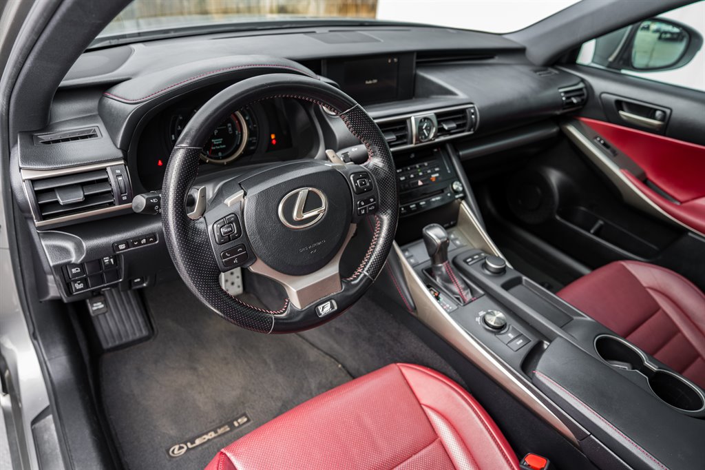 2017 Lexus IS 00t photo