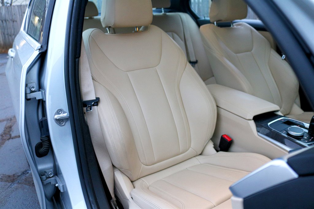 2020 BMW 3-Series 330i photo