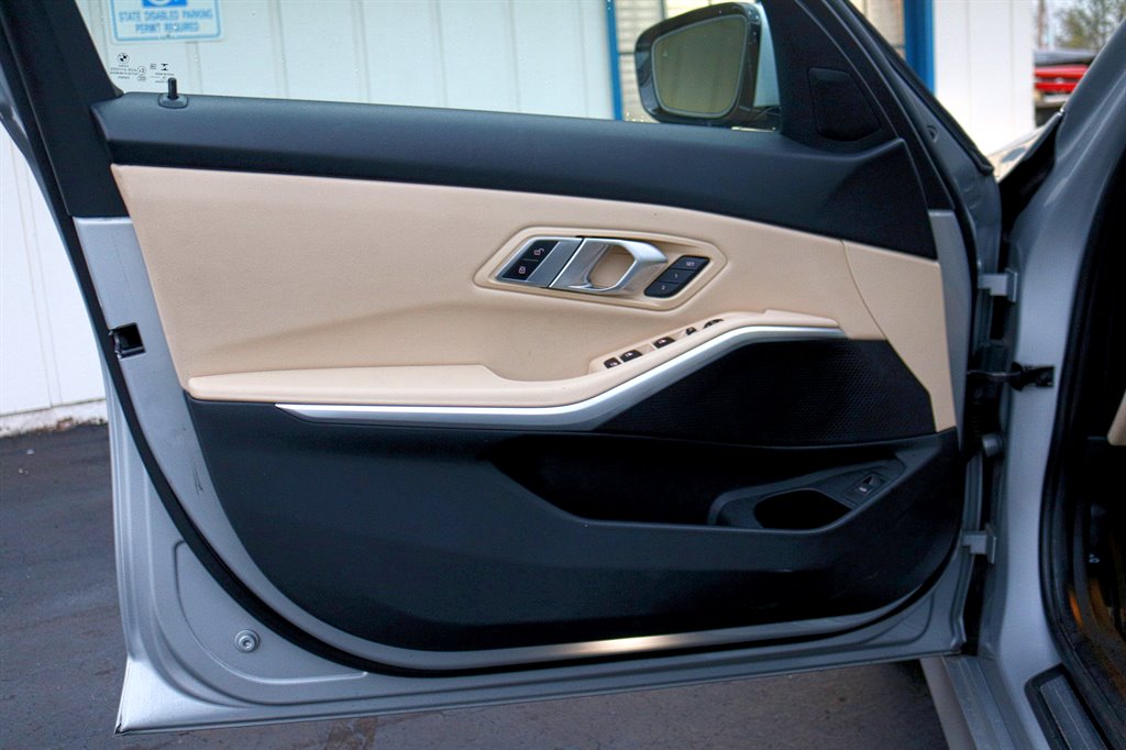 2020 BMW 3-Series 330i photo