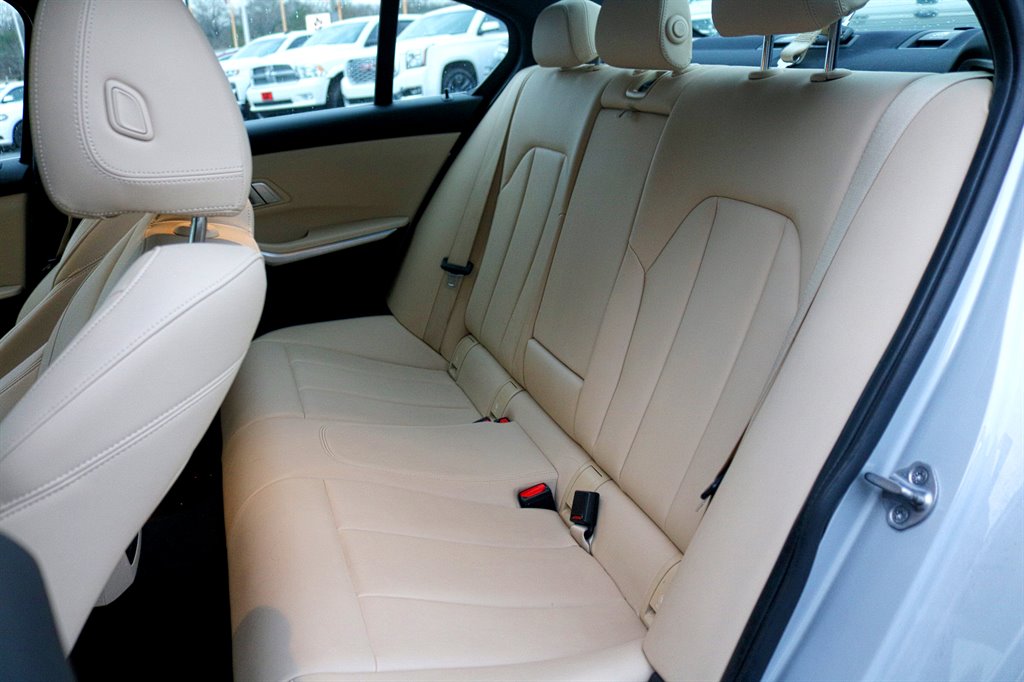 2020 BMW 3-Series 330i photo