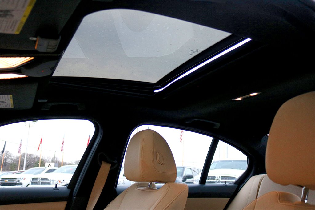 2020 BMW 3-Series 330i photo