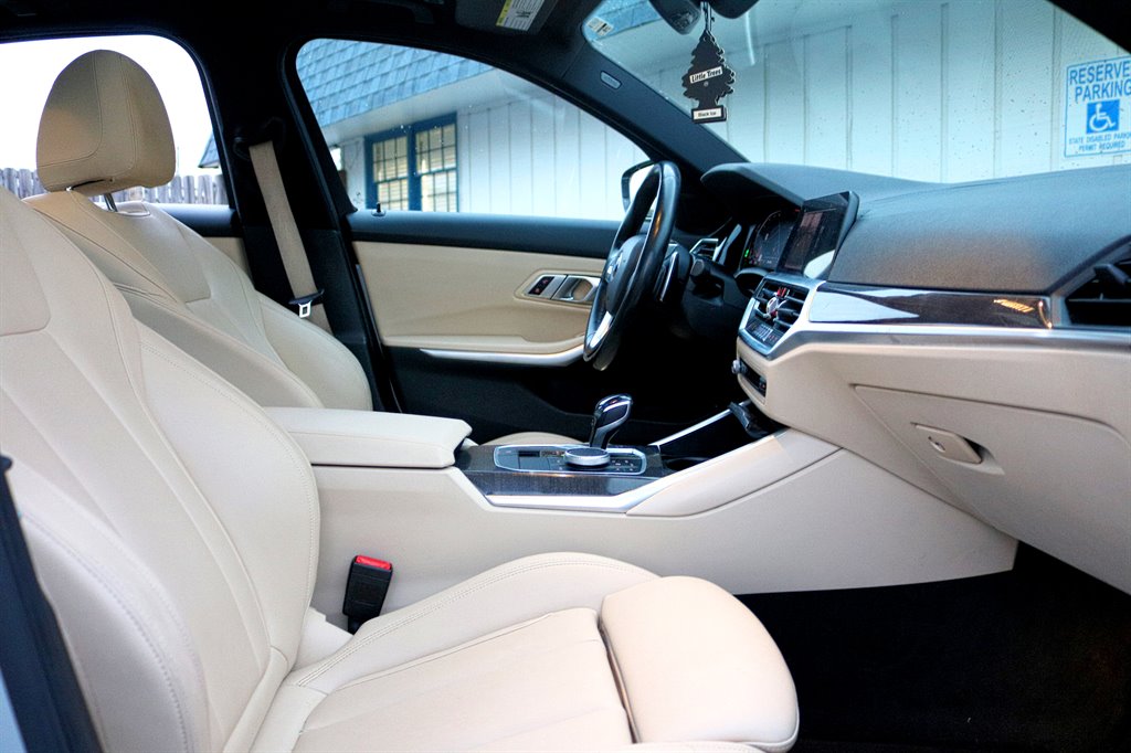 2020 BMW 3-Series 330i photo