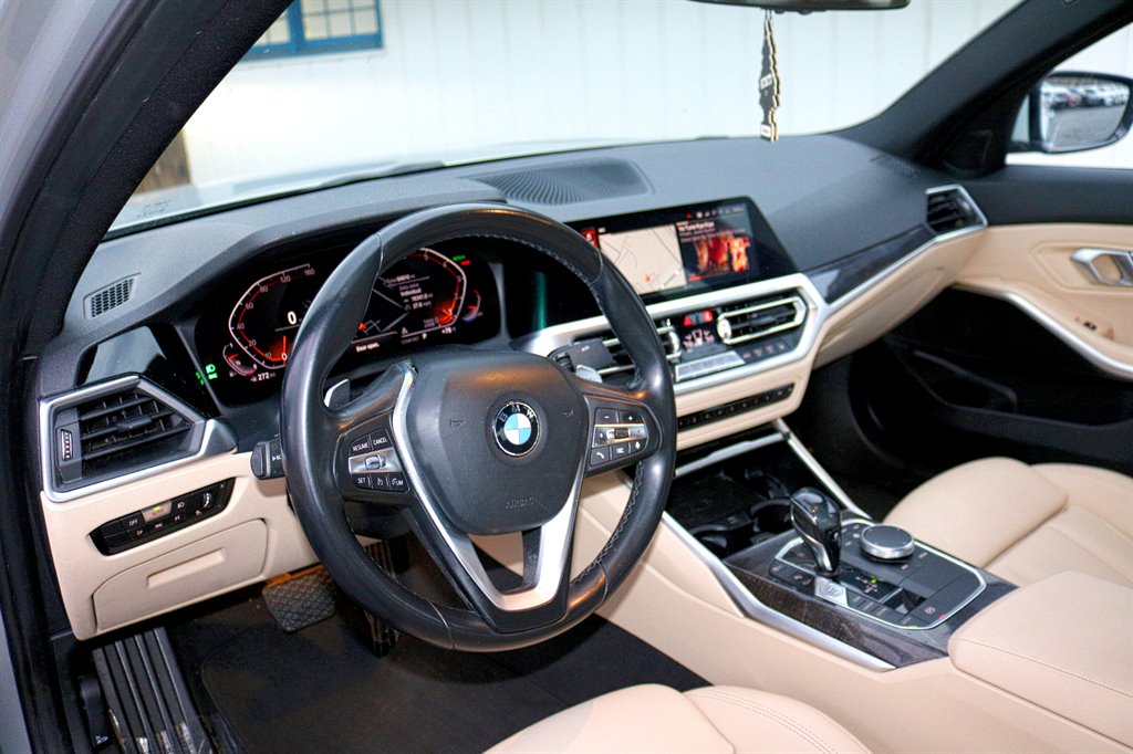 2020 BMW 3-Series 330i photo