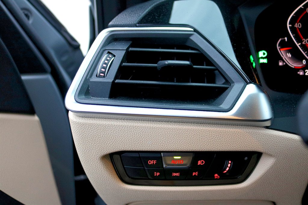 2020 BMW 3-Series 330i photo