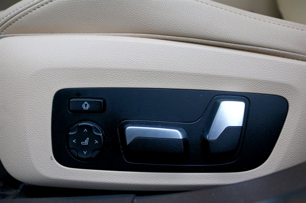 2020 BMW 3-Series 330i photo