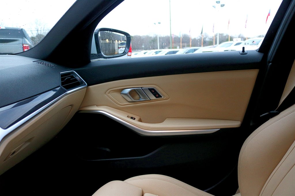 2020 BMW 3-Series 330i photo