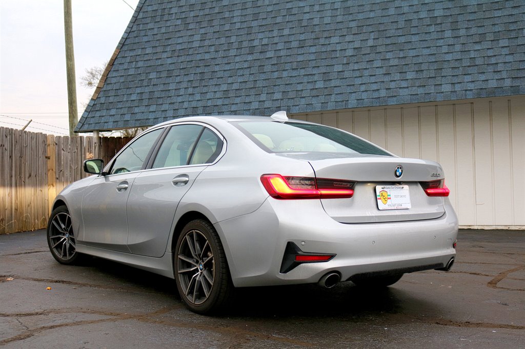 2020 BMW 3-Series 330i photo
