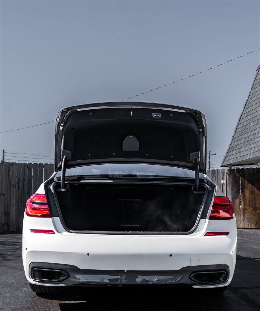 2018 BMW 7-Series 750i photo
