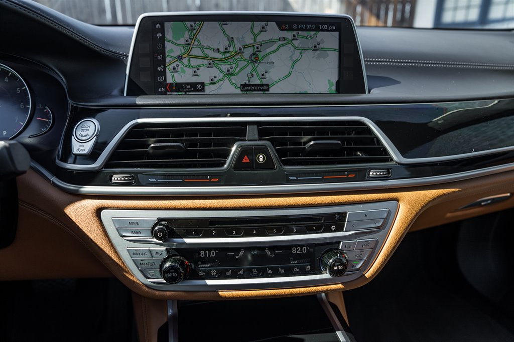 2018 BMW 7-Series 750i photo