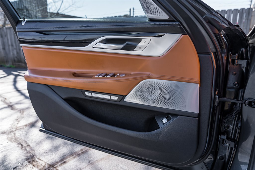 2018 BMW 7-Series 750i photo