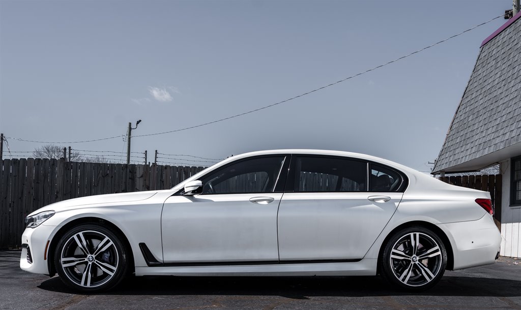 2018 BMW 7-Series 750i photo