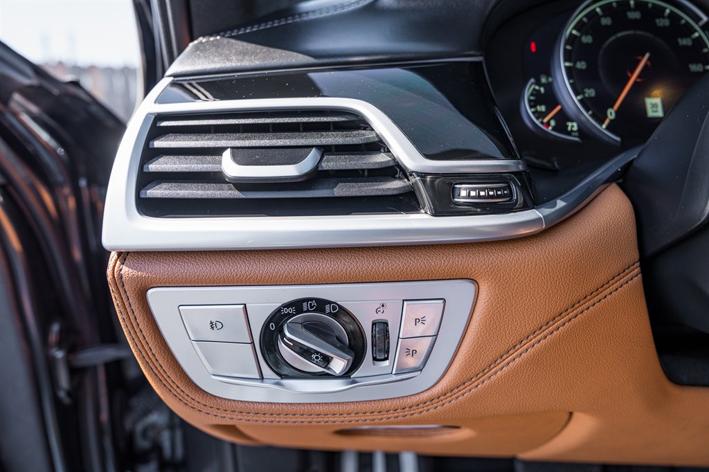 2018 BMW 7-Series 750i photo