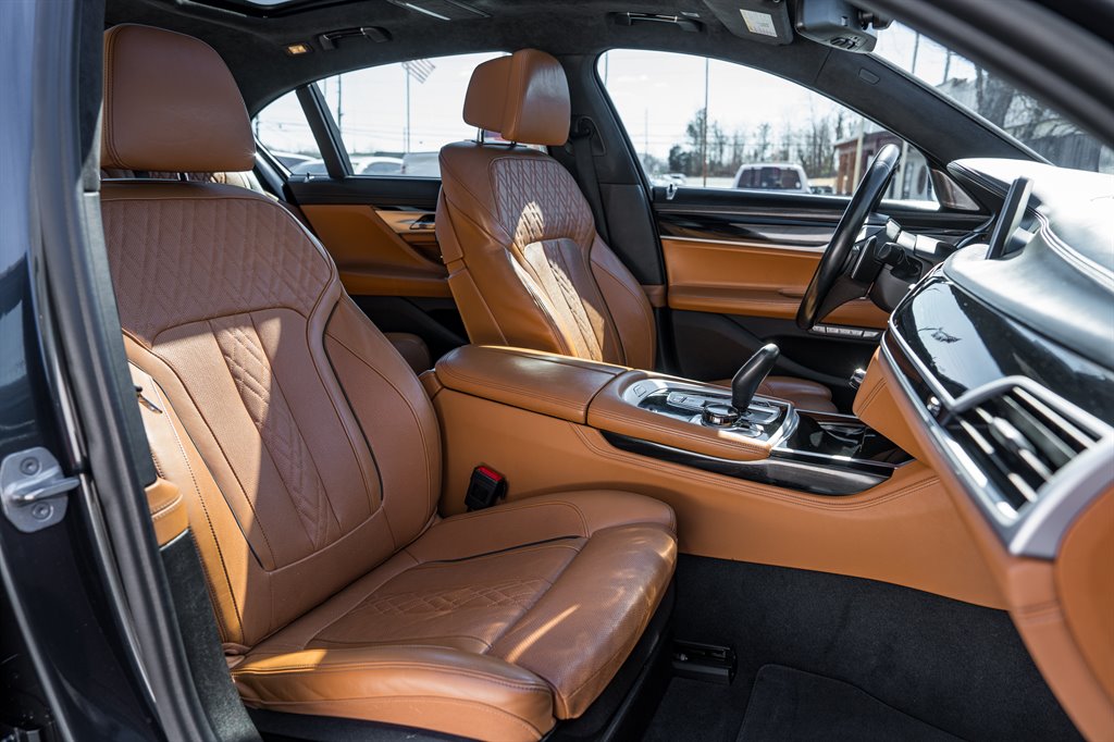 2018 BMW 7-Series 750i photo