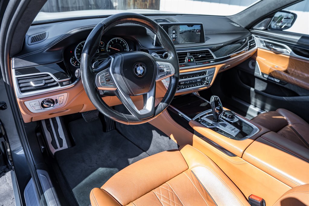 2018 BMW 7-Series 750i photo