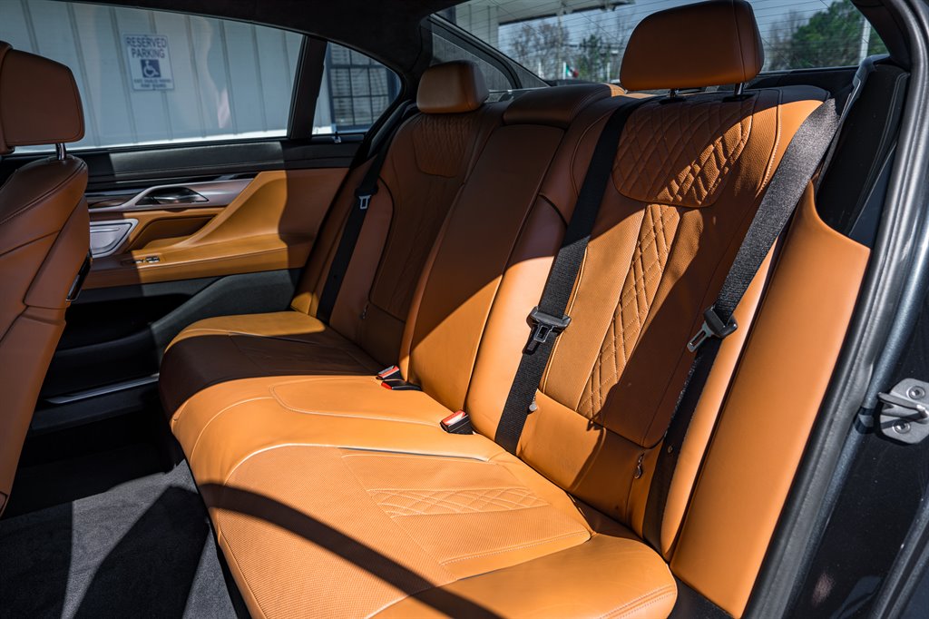 2018 BMW 7-Series 750i photo