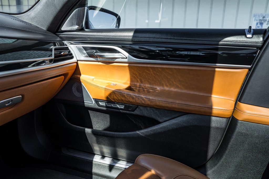 2018 BMW 7-Series 750i photo