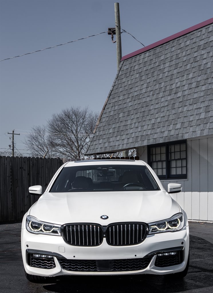 2018 BMW 7-Series 750i photo