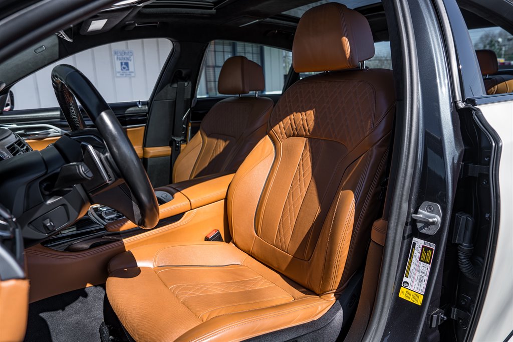 2018 BMW 7-Series 750i photo