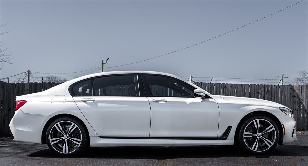 2018 BMW 7-Series 750i photo