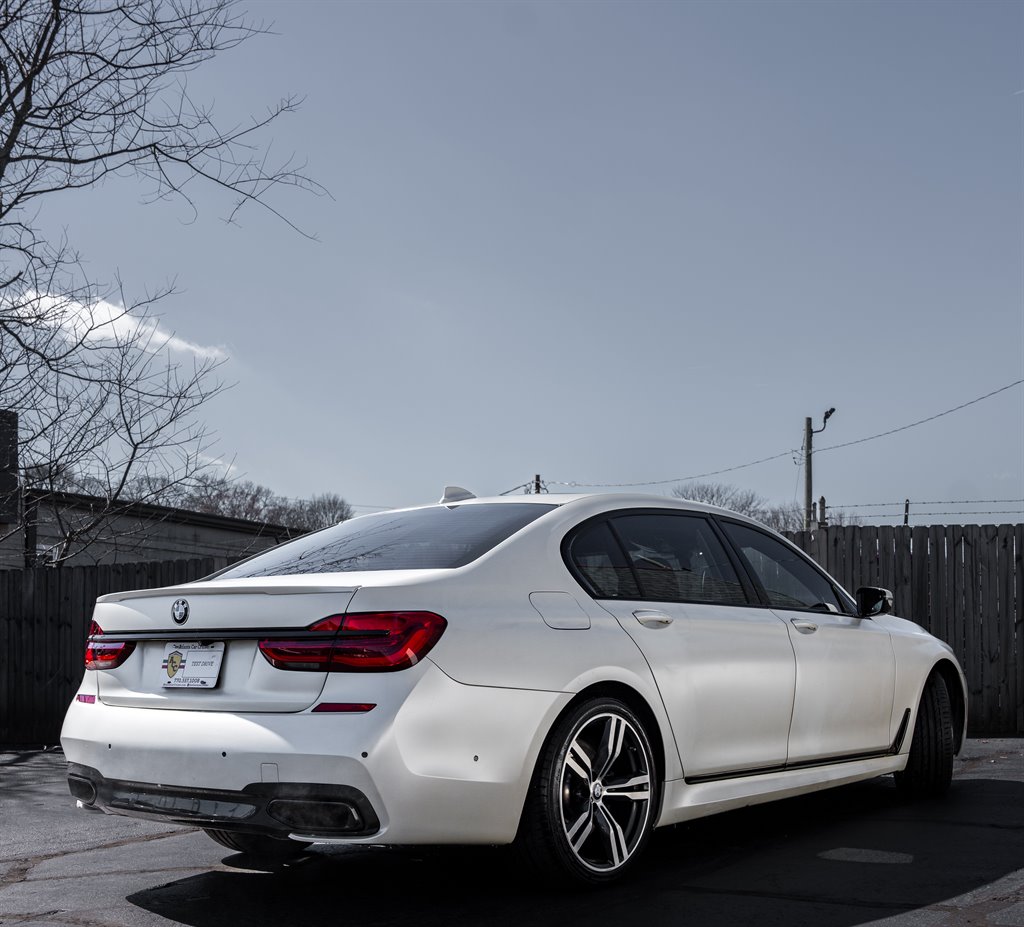 2018 BMW 7-Series 750i photo