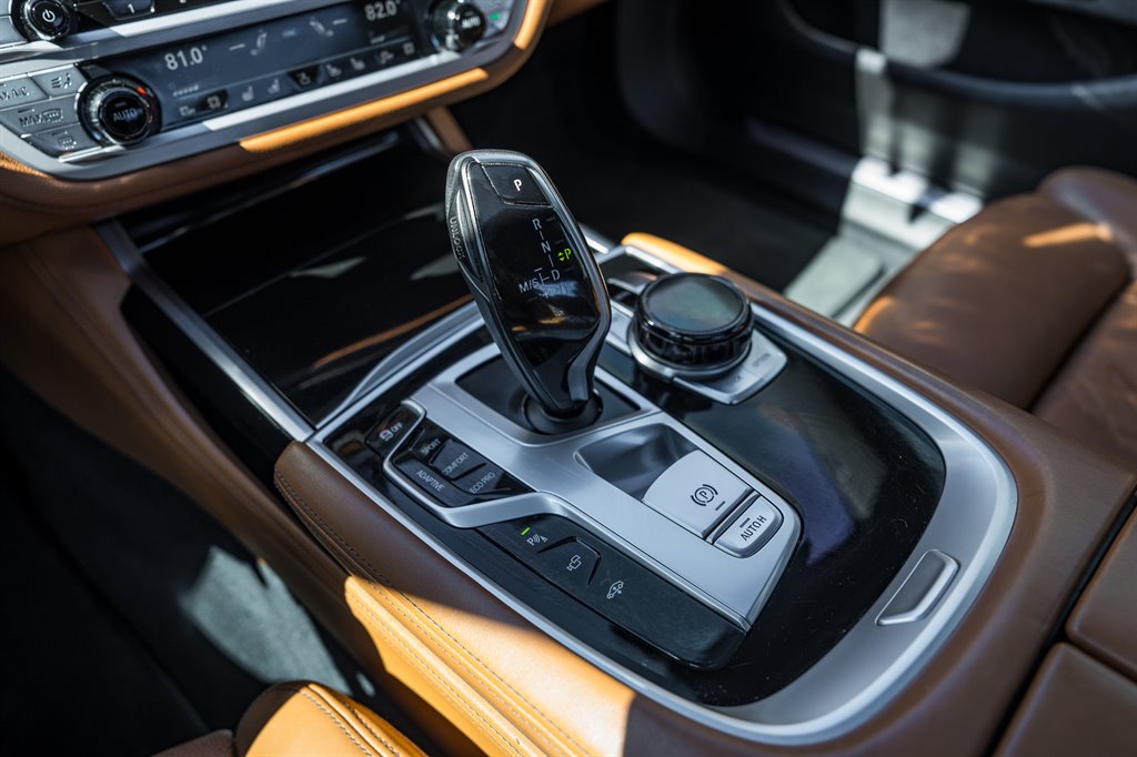 2018 BMW 7-Series 750i photo