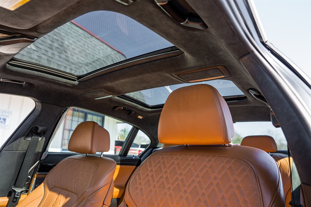 2018 BMW 7-Series 750i photo