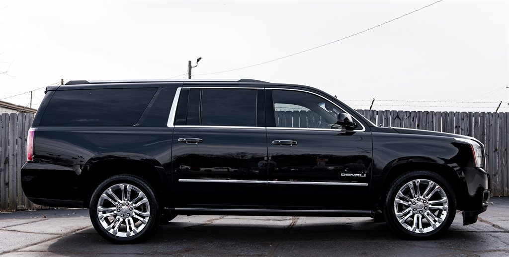2017 GMC Yukon XL 1500 Denali photo