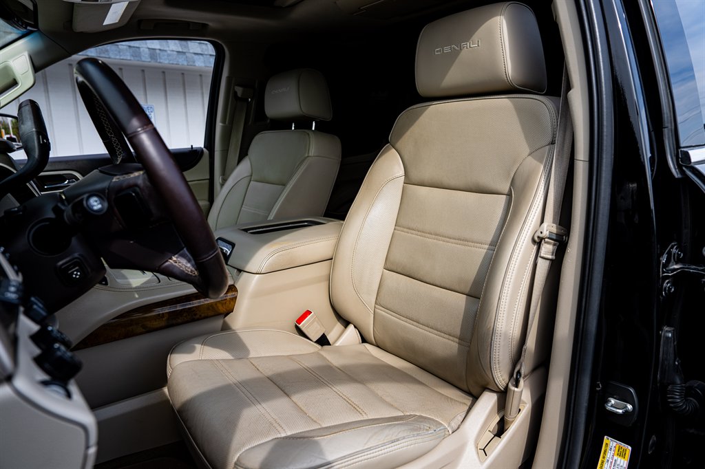 2017 GMC Yukon XL 1500 Denali photo
