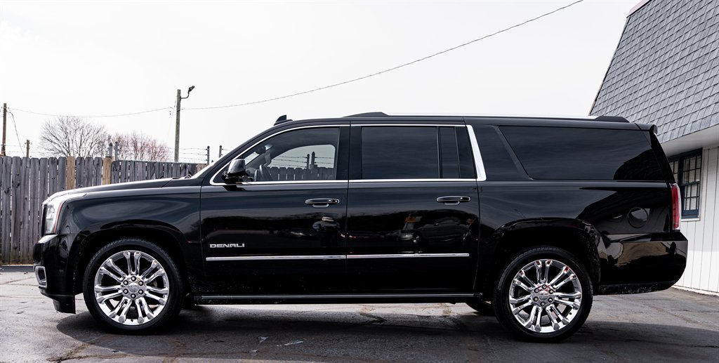 2017 GMC Yukon XL 1500 Denali photo