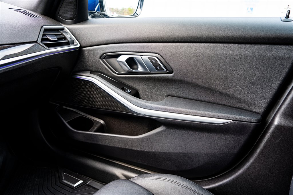 2020 BMW 3-Series 330xi photo