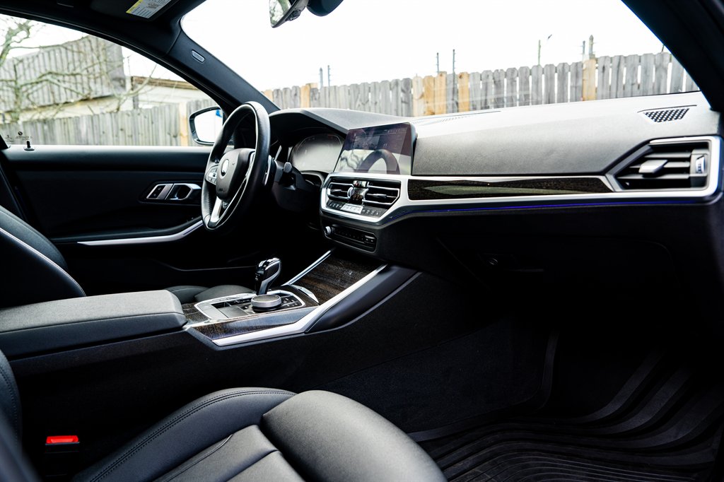 2020 BMW 3-Series 330xi photo