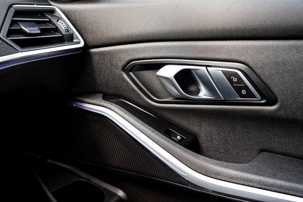 2020 BMW 3-Series 330xi photo