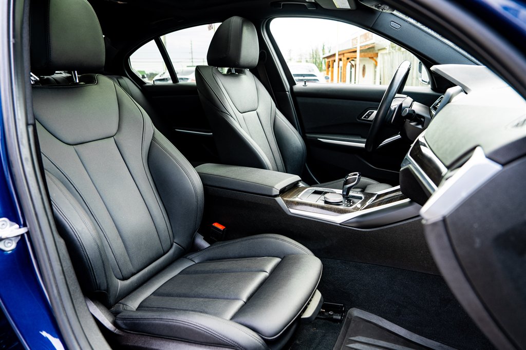 2020 BMW 3-Series 330xi photo