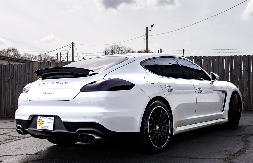 2016 Porsche Panamera 4 photo
